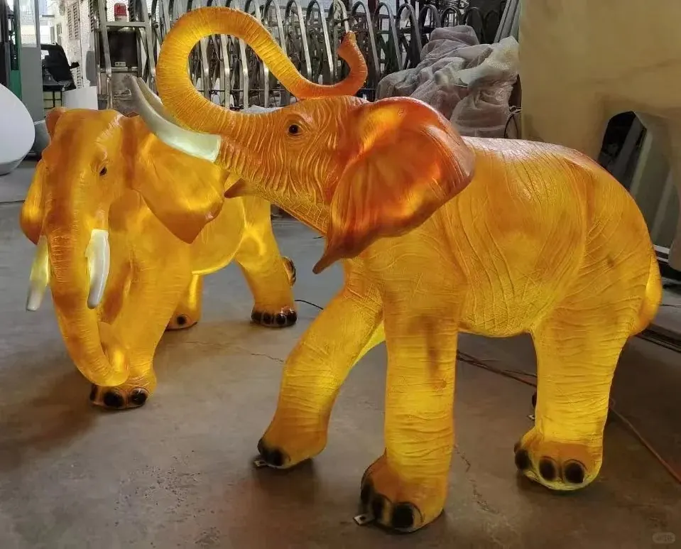 Illuminated sculpture